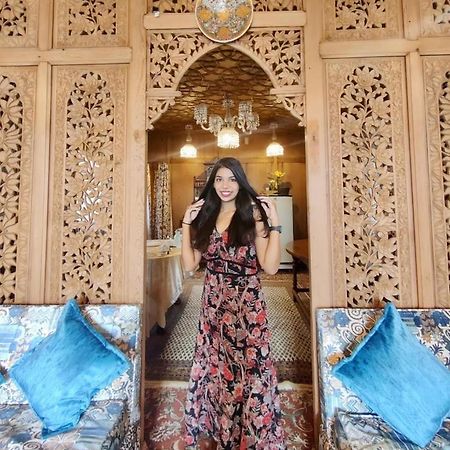 Exotic Young Shreen Houseboat Hotel Srīnagar Buitenkant foto