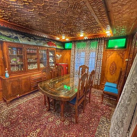 Exotic Young Shreen Houseboat Hotel Srīnagar Buitenkant foto