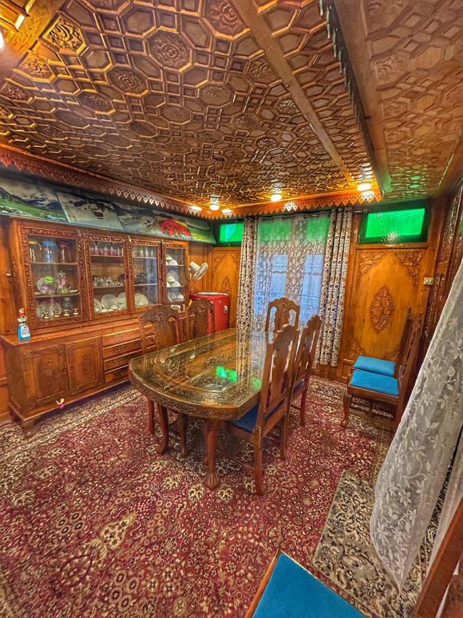 Exotic Young Shreen Houseboat Hotel Srīnagar Buitenkant foto