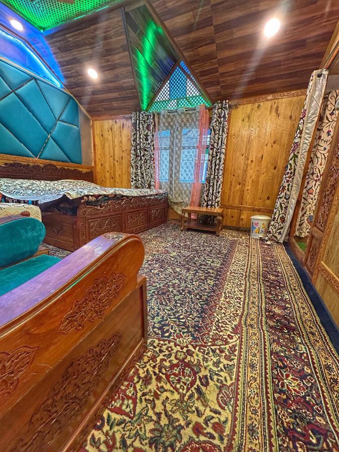 Exotic Young Shreen Houseboat Hotel Srīnagar Buitenkant foto