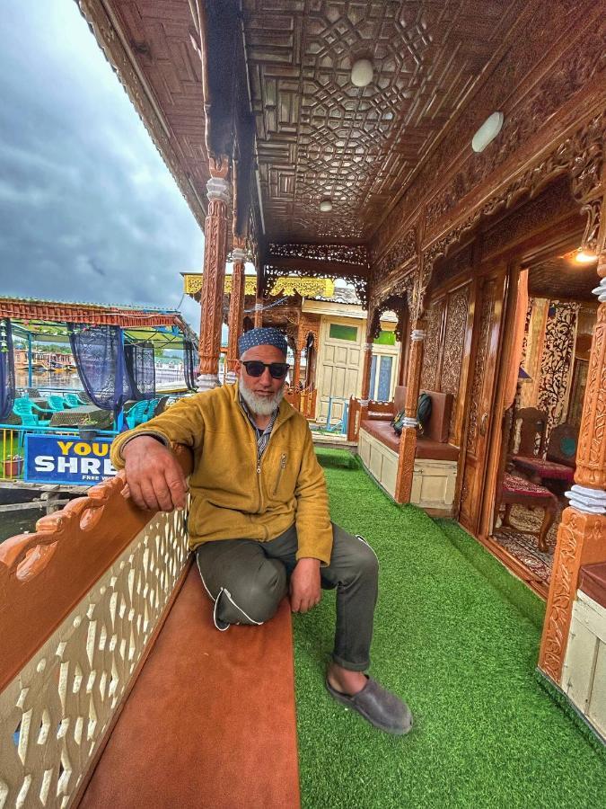 Exotic Young Shreen Houseboat Hotel Srīnagar Buitenkant foto