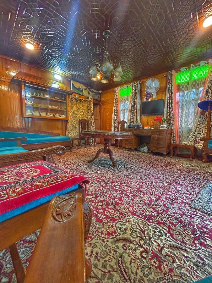 Exotic Young Shreen Houseboat Hotel Srīnagar Buitenkant foto