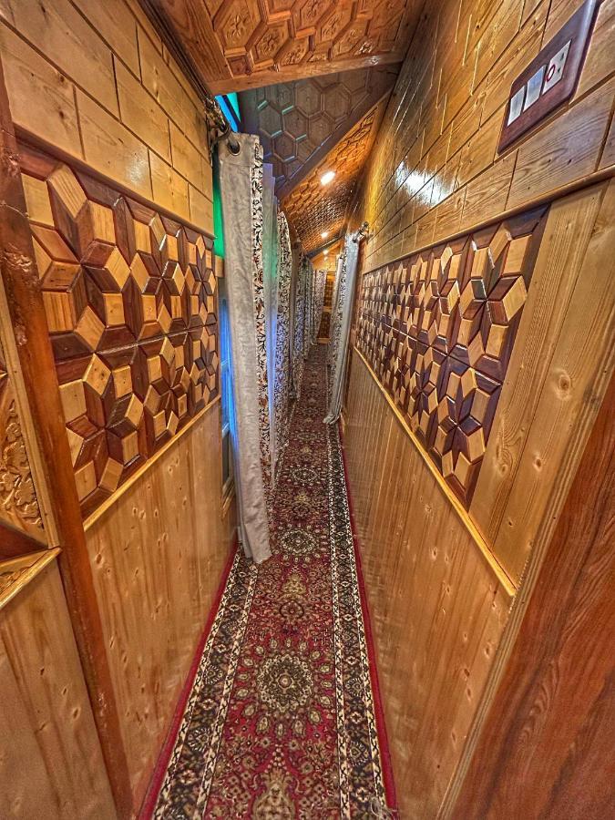 Exotic Young Shreen Houseboat Hotel Srīnagar Buitenkant foto