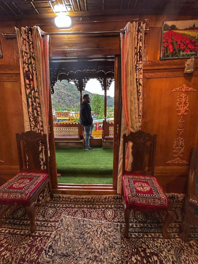 Exotic Young Shreen Houseboat Hotel Srīnagar Buitenkant foto