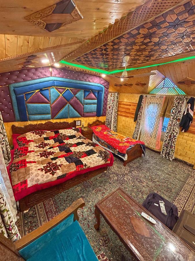 Exotic Young Shreen Houseboat Hotel Srīnagar Buitenkant foto